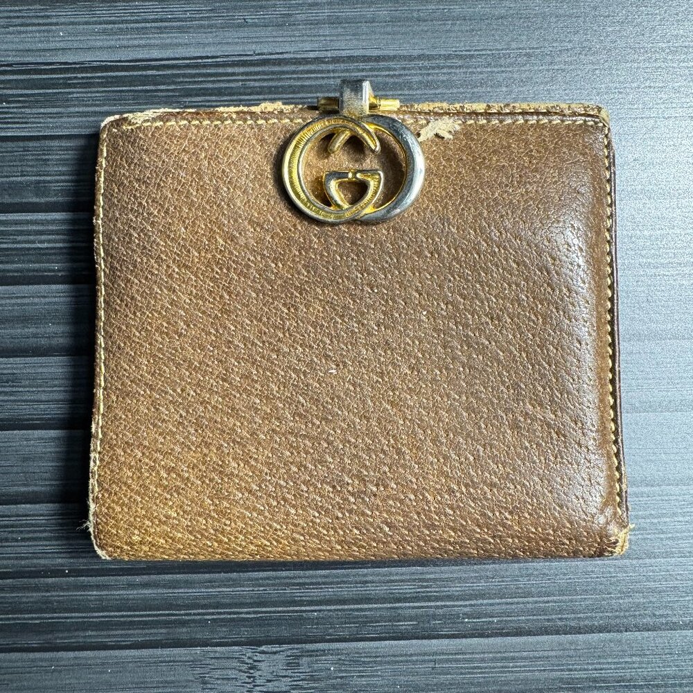 Gucci Vintage G Clasp Bifold